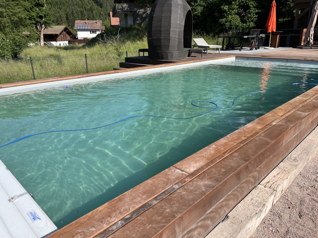 piscine rectangle en bois avec volet